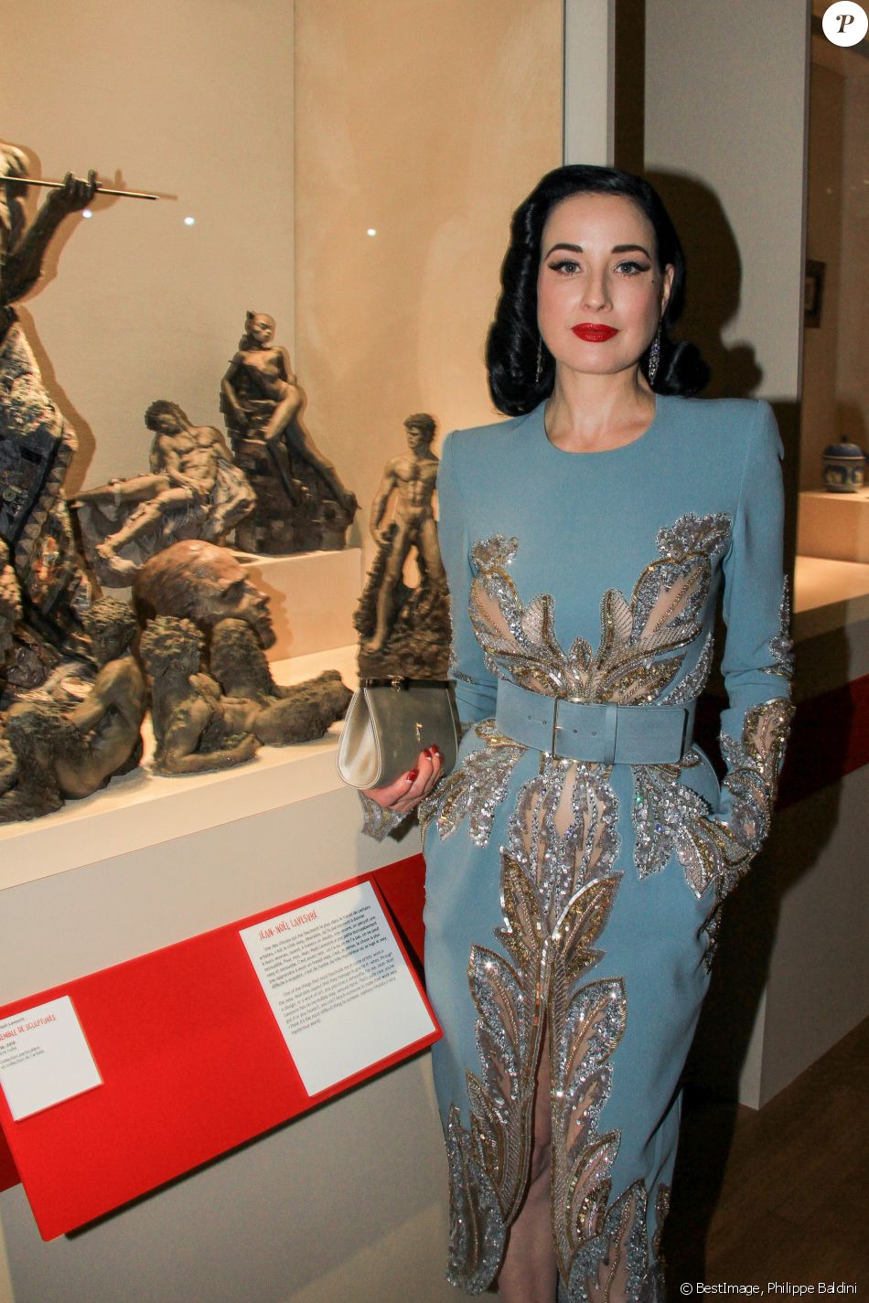 Quel Est Le Métier De Dita Von Teese Dita Von Teese lors du vernissage de l'exposition consacrée à l'oeuvre