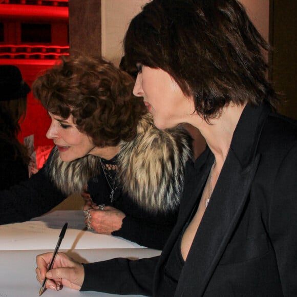 Fanny Ardant et Monica Bellucci lors du vernissage de l'exposition consacrée à l'oeuvre et l'imaginaire de Christian Louboutin "l'Exhibitionniste' (L'Exibition[niste]) au Palais de la Porte Dorée, à Paris, France, le 24 février 2020. © Philippe Baldini/Bestimage