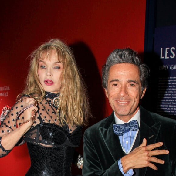 Arielle Dombasle et Vincent Darré lors du vernissage de l'exposition consacrée à l'oeuvre et l'imaginaire de Christian Louboutin "l'Exhibitionniste' (L'Exibition[niste]) au Palais de la Porte Dorée, à Paris, France, le 24 février 2020. © Philippe Baldini/Bestimage