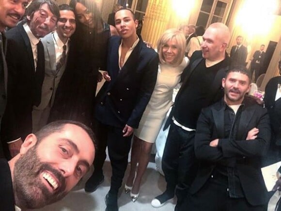 Giambattista Valli, Haider Ackermann, Pierpaolo Piccioli, Imrad Amed, Naomi Campbell, Olivier Rousteing, Brigitte Macron, Jean Paul Gaultier et Alexandre Mattiussi lors du dîner offert par le président de la République et madame Brigitte Macron en l'honneur de la création et à l'occasion de la semaine de la mode, au palais de l'Élysée. Paris, le 24 février 2020.