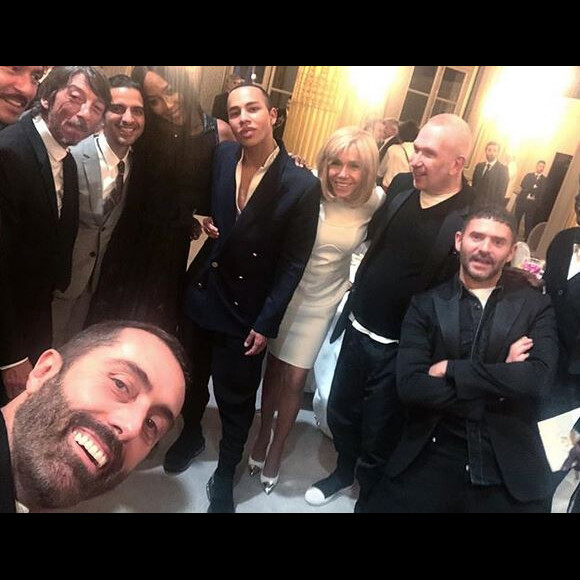 Giambattista Valli, Haider Ackermann, Pierpaolo Piccioli, Imrad Amed, Naomi Campbell, Olivier Rousteing, Brigitte Macron, Jean Paul Gaultier et Alexandre Mattiussi lors du dîner offert par le président de la République et madame Brigitte Macron en l'honneur de la création et à l'occasion de la semaine de la mode, au palais de l'Élysée. Paris, le 24 février 2020.