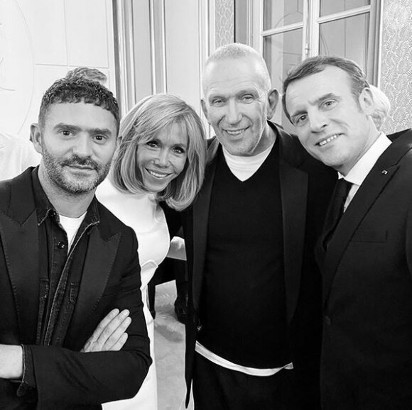 Alexandre Mattiussi, Brigitte Macron, Jean Paul Gaultier et Emmanuel Macron lors du dîner offert par le président de la République et madame Brigitte Macron en l'honneur de la création et à l'occasion de la semaine de la mode, au palais de l'Élysée. Paris, le 24 février 2020.
