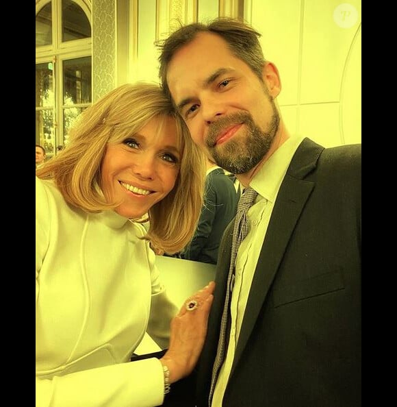 Brigitte Macron et Tuomas Merikoski lors du dîner offert par le président de la République et madame Brigitte Macron en l'honneur de la création et à l'occasion de la semaine de la mode, au palais de l'Élysée. Paris, le 24 février 2020.