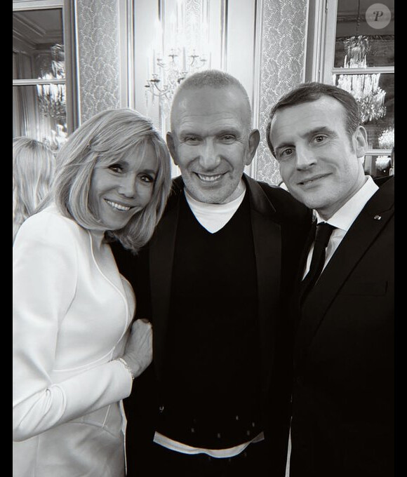 Emmanuel Macron, Jean Paul Gaultier et Brigitte Macron au dîner offert par le président de la République et madame Brigitte Macron en l'honneur de la création et à l'occasion de la semaine de la mode. Paris, le 24 février 2020.