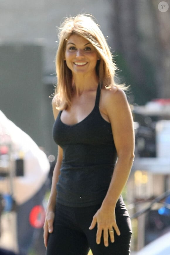 Lori Loughlin dans le personnage de Debbie Wilson sur le tournage de la série 90210 à Beverly Hills, le 9 avril 2019