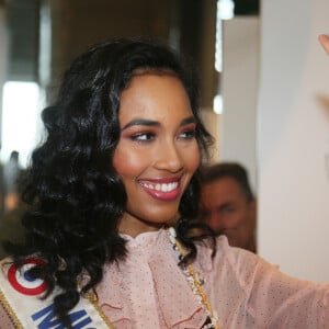 Clémence Botino, Miss France 2020, en visite au Salon de l'agriculture à Paris. Le 26 février 2020 © Panoramic / Bestimage 26/02/2020 - Paris