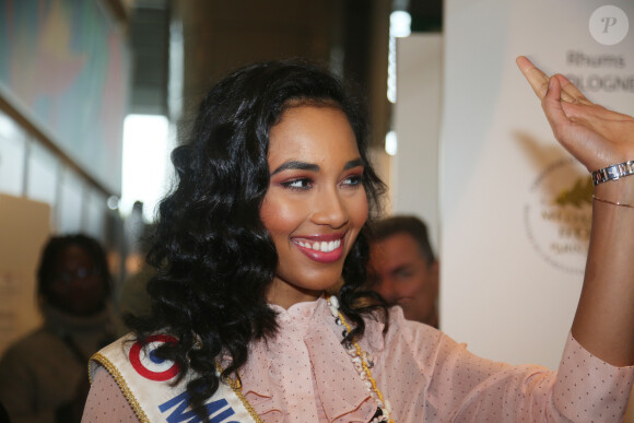 Clémence Botino, Miss France 2020, en visite au Salon de l'agriculture à Paris. Le 26 février 2020 © Panoramic / Bestimage 26/02/2020 - Paris