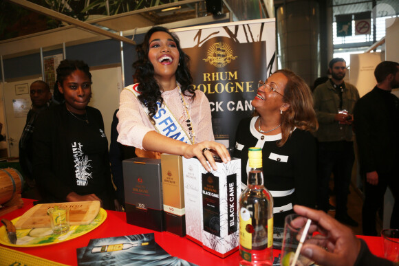 Clémence Botino, Miss France 2020, en visite au Salon de l'agriculture à Paris. Le 26 février 2020 © Panoramic / Bestimage 26/02/2020 - Paris