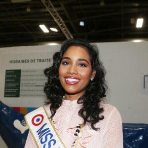 Clémence Botino, Miss France 2020, en visite au Salon de l'agriculture à Paris. Le 26 février 2020 © Panoramic / Bestimage 26/02/2020 - Paris