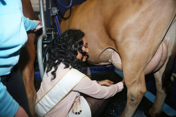 Clémence Botino, Miss France 2020, en visite au Salon de l'agriculture à Paris. Le 26 février 2020 © Panoramic / Bestimage 26/02/2020 - Paris