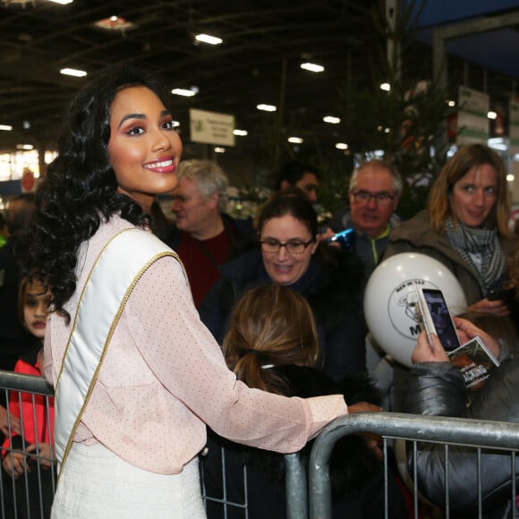 Clémence Botino, Miss France 2020, en visite au Salon de l'agriculture à Paris. Le 26 février 2020 © Panoramic / Bestimage 26/02/2020 - Paris