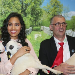 Sylvie Tellier et Clémence Botino, Miss France 2020, en visite au Salon de l'agriculture à Paris. Le 26 février 2020 © Panoramic / Bestimage 26/02/2020 - Paris