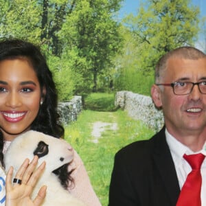 Sylvie Tellier et Clémence Botino, Miss France 2020, en visite au Salon de l'agriculture à Paris. Le 26 février 2020 © Panoramic / Bestimage 26/02/2020 - Paris