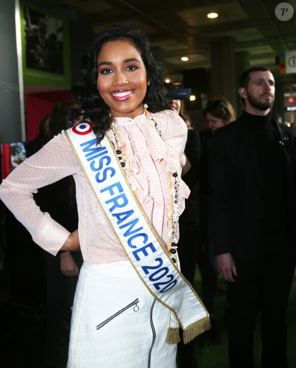 Clémence Botino, Miss France 2020, en visite au Salon de l'agriculture à Paris. Le 26 février 2020 © Panoramic / Bestimage 26/02/2020 - Paris