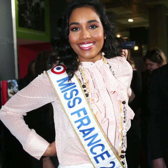 Clémence Botino, Miss France 2020, en visite au Salon de l'agriculture à Paris. Le 26 février 2020 © Panoramic / Bestimage 26/02/2020 - Paris