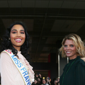 Semi-Exclusif - Clémence Botino, Miss France 2020, en visite au Salon de l'agriculture à Paris. Le 26 février 2020 © Panoramic / Bestimage 26/02/2020 - Paris