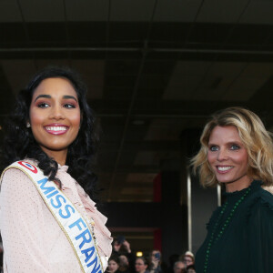 Semi-Exclusif - Clémence Botino, Miss France 2020, en visite au Salon de l'agriculture à Paris. Le 26 février 2020 © Panoramic / Bestimage 26/02/2020 - Paris