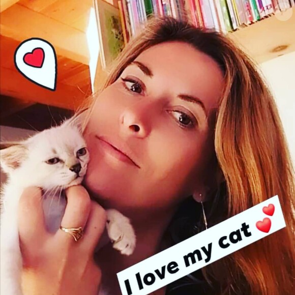 Aurélia de "L'amour est dans le pré" avec un chat, le 8 octobre 2019