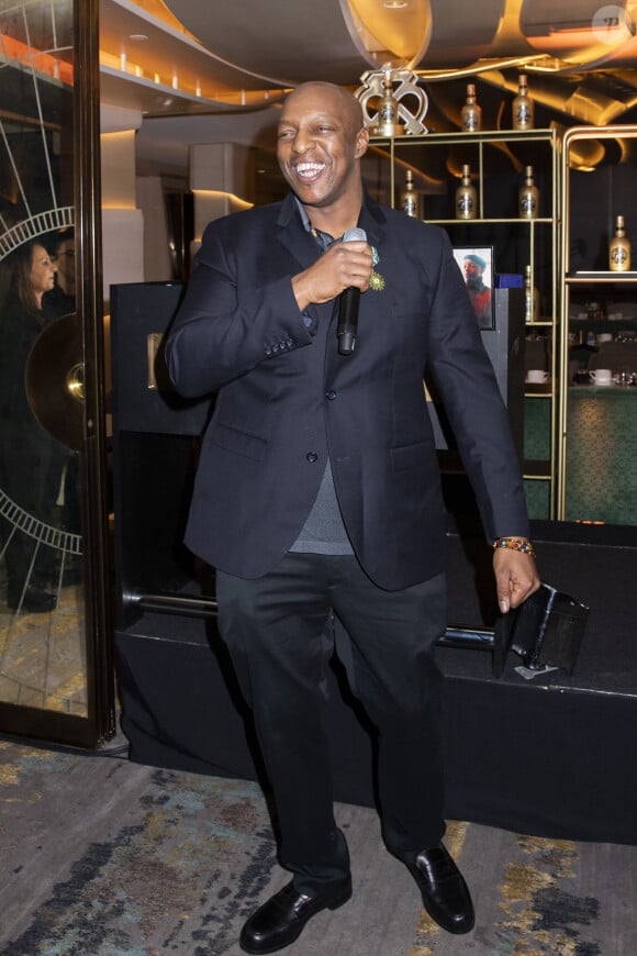 Le rappeur Oxmo Puccino (Abdoulaye Diarra) lors de la remise de la médaille d'Officier des Arts et des Lettres au rappeur O.Puccino par l'acteur, réalisateur et producteur V.Cassel à l'hôtel du Collectionneur à Paris, France, le 2 mars 2020. © Jack Tribeca/Bestimage