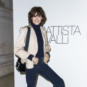 Inès de la Fressange assiste au défilé Giambattista Valli au musée des Arts décoratifs. Paris, le 2 mars 2020. © Olivier Borde / Bestimage