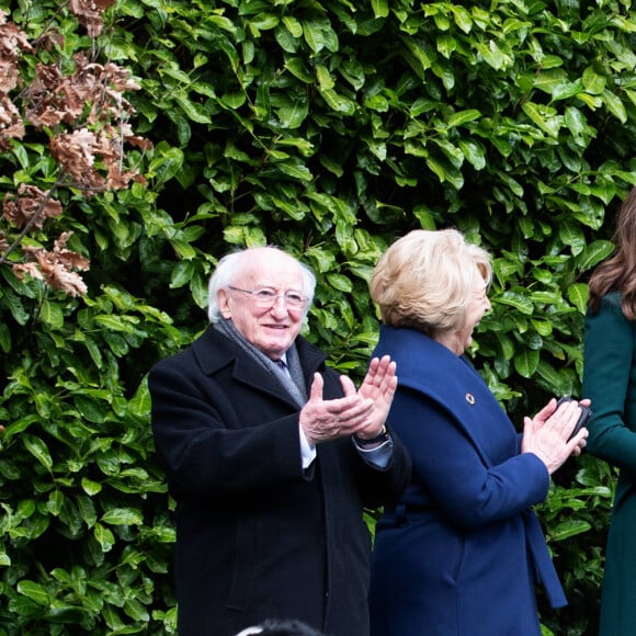 Le président irlandais Michael D.Higgins et sa femme Sabina Coyne, reçoivent le prince William, duc de Cambridge, et Catherine (Kate) Middleton, duchesse de Cambridge, à la résidence présidentielle officielle Aras an Uachtarain à Dublin, Irlande, le 3 mars 2020, pour une visite officielle de 3 jours.