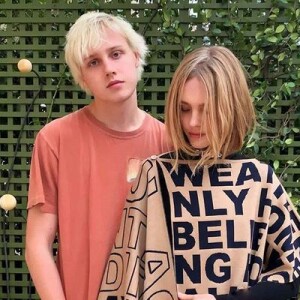 Lucas Portman et sa mère Natalia Vodianova. Janvier 2020.