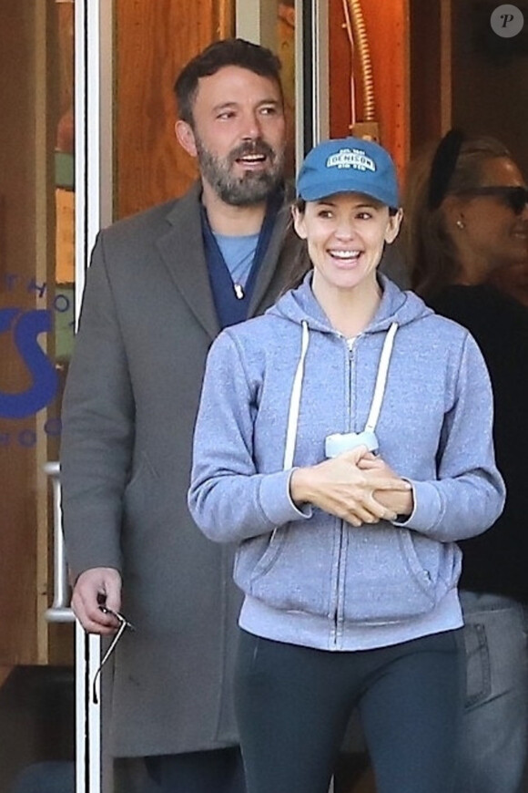 Ben Affleck et Jennifer Garner accompagnent ensemble leur fils à l'école à Los Angeles, le 31 octobre 2019.