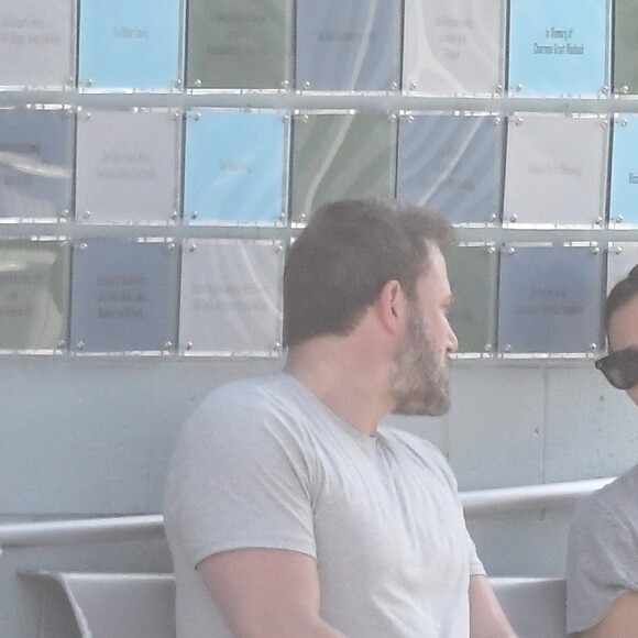 Ben Affleck et Jennifer Garner se retrouvent pour accompagner leurs enfants à leur cours de natation à Brentwood, Los Angeles, le 7 août 2019