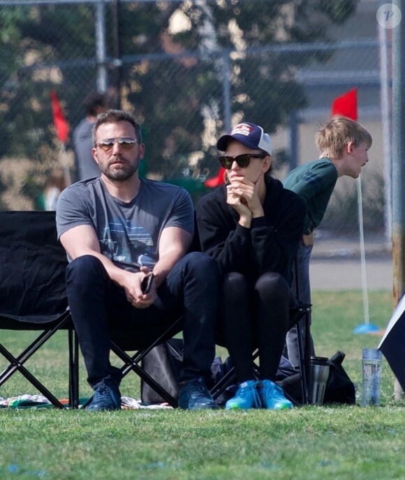 Ben Affleck et Jennifer Garner sont allés voir le match de football de leurs filles Seraphina et Violet à Brentwood, le 11 mai 2019.