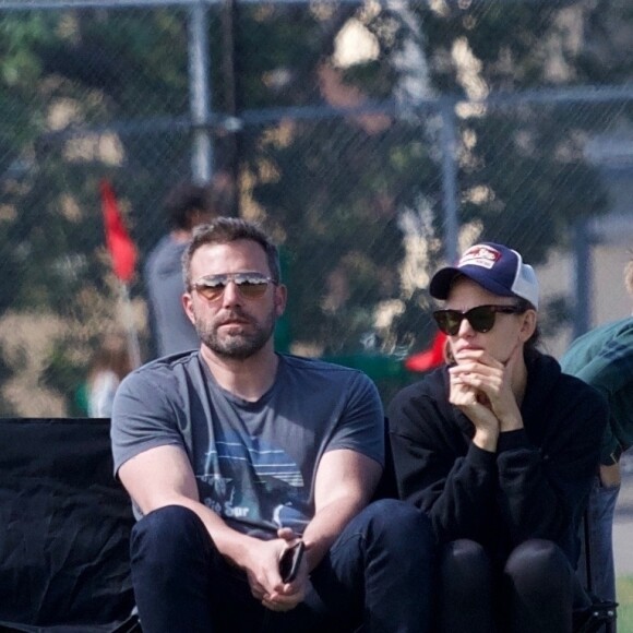 Ben Affleck et Jennifer Garner sont allés voir le match de football de leurs filles Seraphina et Violet à Brentwood, le 11 mai 2019.