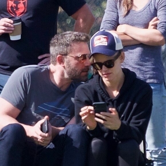 Ben Affleck et Jennifer Garner sont allés voir le match de football de leurs filles Seraphina et Violet à Brentwood, le 11 mai 2019.
