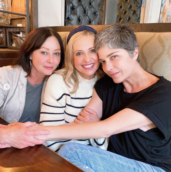 Shannon Doherty, Sarah Michelle Gellar et Selma Blair déjeunent ensemble. Mars 2020.