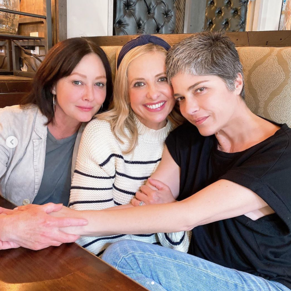 Shannon Doherty, Sarah Michelle Gellar et Selma Blair déjeunent ensemble. Mars 2020.