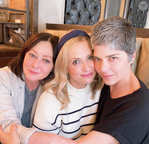 Shannon Doherty, Sarah Michelle Gellar et Selma Blair déjeunent ensemble. Mars 2020.