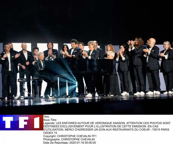 La troupe des Enfoirés. Photo officielle du concert des Enfoirés 2020 "Le Pari(s) des Enfoirés" à l'AccorHotels Arena à Paris. Il sera diffusé sur TF1 le 6 mars 2020.