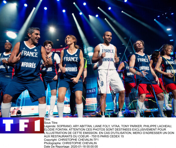 Soprano, Ary Abittan, Liane Foly, Vitaa, Tony Parker, Philippe Lacheau et Elodie Fontan. Photo officielle du concert des Enfoirés 2020 "Le Pari(s) des Enfoirés" à l'AccorHotels Arena à Paris. Il sera diffusé sur TF1 le 6 mars 2020.