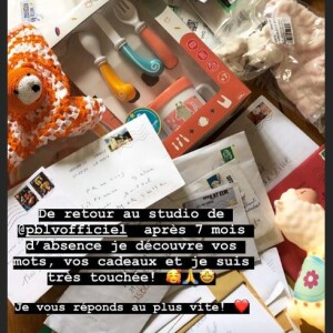 Léa François dévoile les beaux cadeaux qu'elle a reçu, en story Instagram, le 3 mars 2020