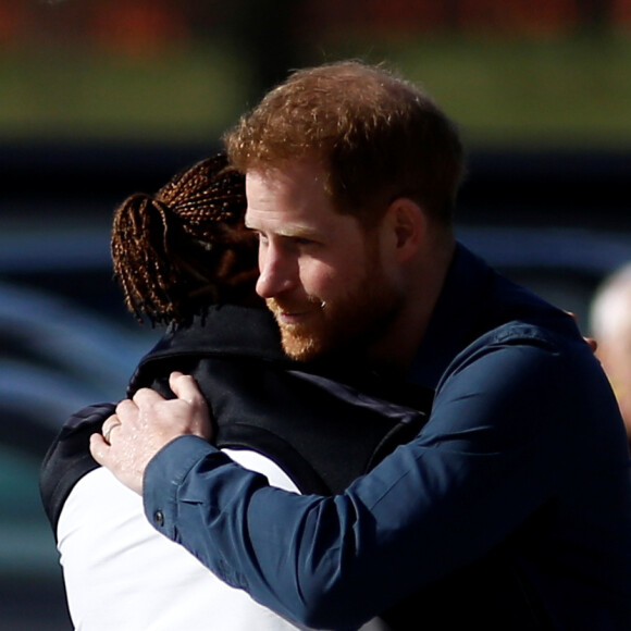 Le prince Harry et Lewis Hamilton arrivent au circuit de Silverstone pour l'inauguration de l'exposition Silverstone Experience le 6 mars 2020.