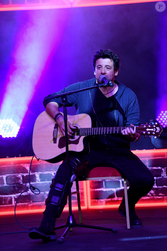 Exclusif - Patrick Bruel - 8ème gala de l'association "Les Rois du Monde" avec un plateau d'artistes et une vente aux enchères au profit des enfants défavorisés, orphelins et hospitalisés, suivi d'une soirée dansante à la Salle Wagram à Paris, le 2 mars 2020. Le lancement de la traditionnelle vente caritative d'oeuvres d'artistes contemporains les plus prisés du moment a été bousculé avec la mise aux enchères spontanée de la guitare de Patrick Bruel, faisant s'envoler les dons. La suite de la vente s'est déroulée dans une ambiance électrique, avec pour commissaire-priseur C. Hanouna, soutien de la première heure des Rois du Monde. Enfin, l'association a annoncé hier soir son implication de plus en plus forte à l'international, les actions à venir pour l'année 2020, et la sortie du livre de la présidente Stéphanie Robert : "Solide et solidaire. Les Rois du Monde s'engagent aujourd'hui d'avantage à l'international et oeuvrent en faveur du financement de programmes locaux axés sur l'éducation, la santé, l'alimentation, le développement durable et les droits des enfants. Une ambition toujours plus forte pour l'association qui se mobilise chaque jour, grâce aux dons et à ses partenaires, mécènes et personnalités, pour rendre meilleure la vie des enfants défavorisés. © Cyril Moreau-Rachid Bellak/Bestimage