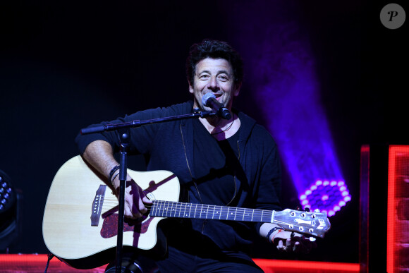 Exclusif - Patrick Bruel - 8ème gala de l'association "Les Rois du Monde" avec un plateau d'artistes et une vente aux enchères au profit des enfants défavorisés, orphelins et hospitalisés, suivi d'une soirée dansante à la Salle Wagram à Paris, le 2 mars 2020. Le lancement de la traditionnelle vente caritative d'oeuvres d'artistes contemporains les plus prisés du moment a été bousculé avec la mise aux enchères spontanée de la guitare de Patrick Bruel, faisant s'envoler les dons. La suite de la vente s'est déroulée dans une ambiance électrique, avec pour commissaire-priseur C. Hanouna, soutien de la première heure des Rois du Monde. Enfin, l'association a annoncé hier soir son implication de plus en plus forte à l'international, les actions à venir pour l'année 2020, et la sortie du livre de la présidente Stéphanie Robert : "Solide et solidaire. Les Rois du Monde s'engagent aujourd'hui d'avantage à l'international et oeuvrent en faveur du financement de programmes locaux axés sur l'éducation, la santé, l'alimentation, le développement durable et les droits des enfants. Une ambition toujours plus forte pour l'association qui se mobilise chaque jour, grâce aux dons et à ses partenaires, mécènes et personnalités, pour rendre meilleure la vie des enfants défavorisés. © Cyril Moreau-Rachid Bellak/Bestimage