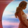 Katy Perry dévoile sa première grossesse dans son clip "Never Worn White" sur Youtube, le 4 mars 2020. Fiancés depuis le 14 février 2019, le couple qu'elle forme avec O. Bloom devrait accueillir leur premier enfant cet été. Los Angeles.