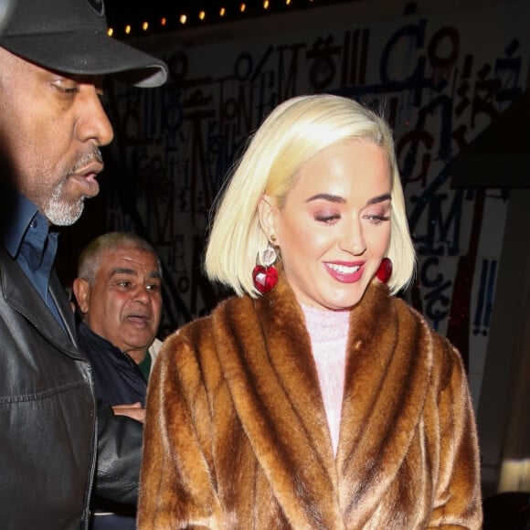 Katy Perry est allée dîner avec ses amies au restaurant Craig's le jour de la Saint-Valentin à West Hollywood, Los Angeles, le 14 février 2020.