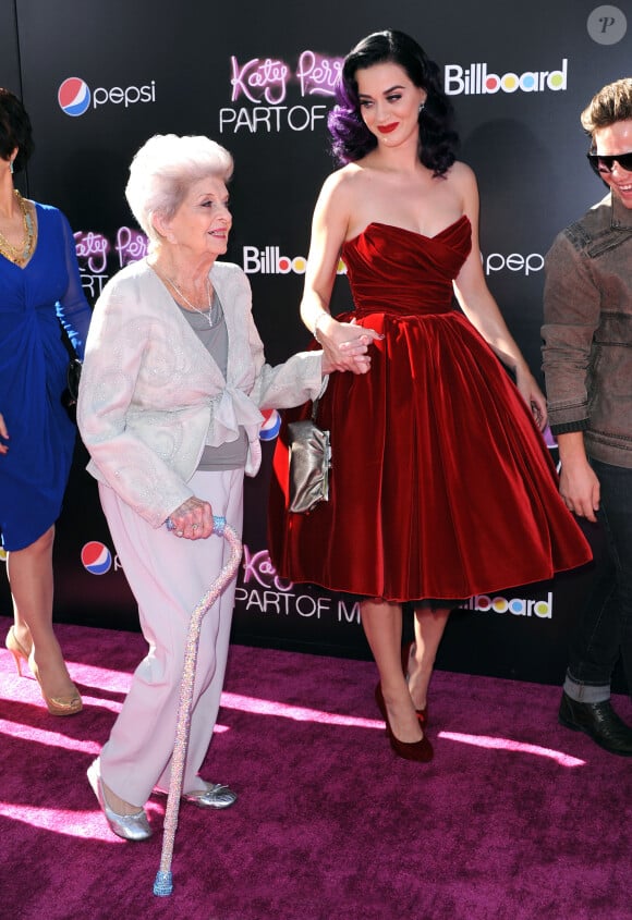 Katy Perry et sa grand-mère, le 26 juin 2012 à Hollywood. 
