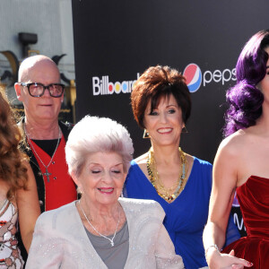 Katy Perry et sa grand-mère, le 26 juin 2012 à Hollywood. 