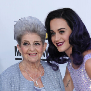 Katy Perry et sa grand-mère, le 20 mai 2012 aux Billboards Music Awards de Las Vegas. 