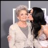 Katy Perry et sa grand-mère aux Grammy Awards, le 13 février 2011 à Los Angeles.