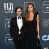 Tom Payne et sa femme Jennifer Akerkman lors de la 25ème édition de la soirée des Critics Choice Awards au Barker Hangar à Santa Monica, Los Angeles, Californie, Etats-Unis, le 12 janvier 2020.