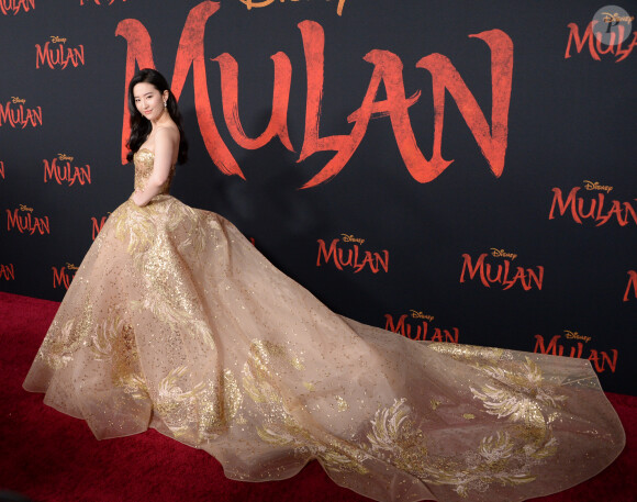 Yifei Liu assiste à l'avant-première de Mulan au théâtre El Capitan, à Hollywood. Los Angeles, le 9 mars 2020.
