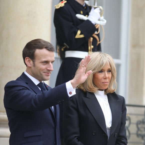 Le roi Felipe VI d'Espagne et la reine Letizia on pris la pose avec le président Emmanuel Macron et la première dame Brigitte Macron après leur déjeuner au palais de l'Elysée, à Paris, le 11 mars 2020, avant la cérémonie de la Journée nationale d'hommage aux victimes du terrorisme organisée au Trocadéro. © Dominique Jacovides / Bestimage