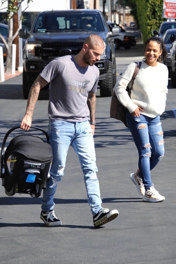 Matt Pokora et sa compagne Christina Milian se baladent avec leur fils Isaiah dans le quartier de West Hollywood à Los Angeles. Le 11 février 2020.